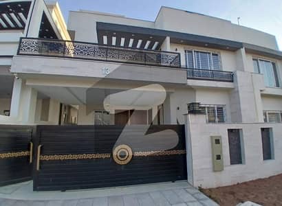 بحریہ انکلیو - سیکٹر سی بحریہ انکلیو,بحریہ ٹاؤن,اسلام آباد میں 5 کمروں کا 10 مرلہ مکان 5.5 کروڑ میں برائے فروخت۔