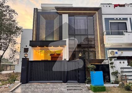 سٹی ہاؤسنگ سوسائٹی گوجرانوالہ میں 3 کمروں کا 5 مرلہ مکان 2.4 کروڑ میں برائے فروخت۔