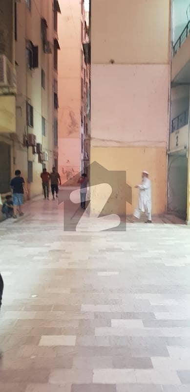 Flat For Sale 2 Bed Dd Johar Block 3A Near Munawara Chaurangi