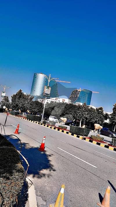 A EXECUTIVE BLOCK 7 MARLA PLOT AVAILABLE FOR SALE