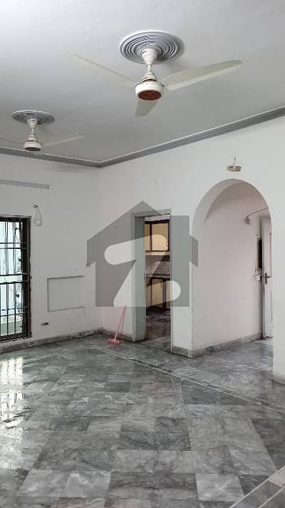 10M Upr 3 Bed Room - Wapda Town, D3.