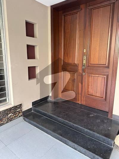 BEAUTIFULL BRAND NEW UPPER PORTION WITH SEPRATE GATE FOR RENT IN DHA LAHORE