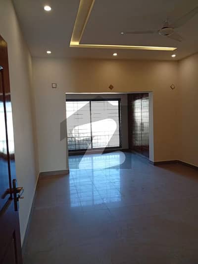 ایف ۔ 8/3 ایف ۔ 8,اسلام آباد میں 7 کمروں کا 1 کنال مکان 8.0 لاکھ میں کرایہ پر دستیاب ہے۔