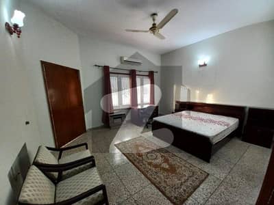 ایف ۔ 8 اسلام آباد میں 3 کمروں کا 1 کنال بالائی پورشن 2.4 لاکھ میں کرایہ پر دستیاب ہے۔