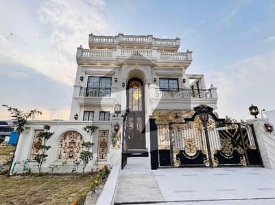 سٹی ہاؤسنگ سوسائٹی گوجرانوالہ میں 5 کمروں کا 10 مرلہ مکان 4.85 کروڑ میں برائے فروخت۔