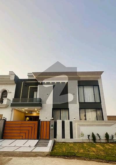 A Prime Location 8 Marla House In Citi Housing Society Is On The Market For sale