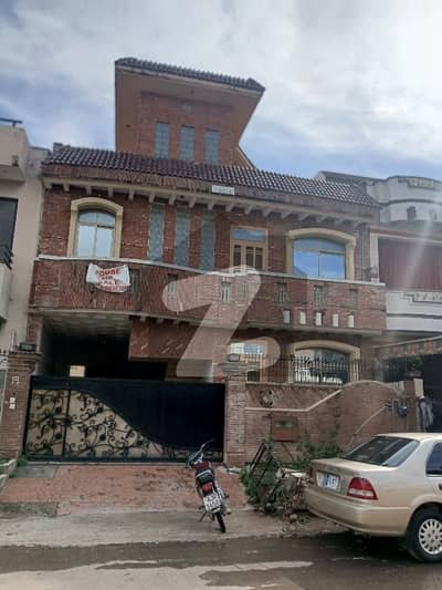 جی ۔ 13/3 جی ۔ 13,اسلام آباد میں 5 کمروں کا 8 مرلہ مکان 4.9 کروڑ میں برائے فروخت۔