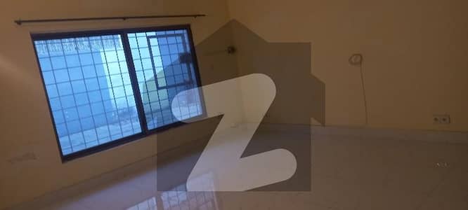 ایف ۔ 8 اسلام آباد میں 4 کمروں کا 1 کنال مکان 8.4 لاکھ میں کرایہ پر دستیاب ہے۔