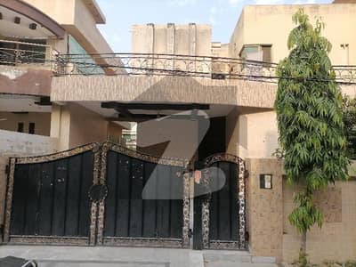 پنجاب کوآپریٹو ہاؤسنگ ۔ بلاک ای پنجاب کوآپریٹو ہاؤسنگ سوسائٹی,لاہور میں 4 کمروں کا 10 مرلہ مکان 1.3 لاکھ میں کرایہ پر دستیاب ہے۔