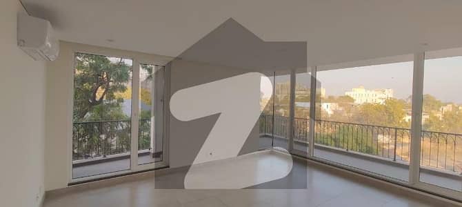 ایم ایم عالم روڈ گلبرگ,لاہور میں 1 کمرے کا 3 مرلہ فلیٹ 1.2 لاکھ میں کرایہ پر دستیاب ہے۔