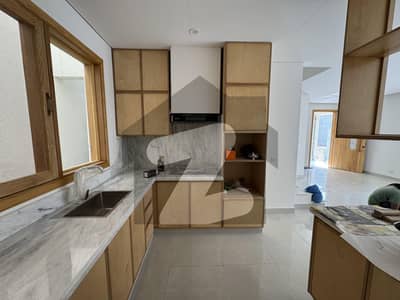 100 Yards Luxurious Bungalow Available For Rent