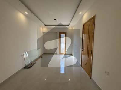 ڈی ایچ اے فیز 8 ڈی ایچ اے ڈیفینس,کراچی میں 3 کمروں کا 4 مرلہ مکان 2.3 لاکھ میں کرایہ پر دستیاب ہے۔