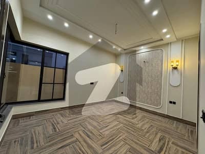 5 Marla Beautiful Double Storey House For Rent in Shalimar Colony