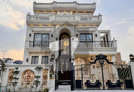 سٹی ہاؤسنگ سوسائٹی گوجرانوالہ میں 5 کمروں کا 10 مرلہ مکان 4.9 کروڑ میں برائے فروخت۔