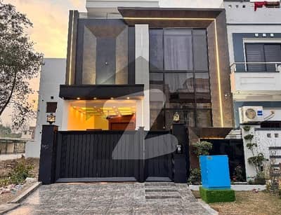 سٹی ہاؤسنگ سوسائٹی گوجرانوالہ میں 4 کمروں کا 5 مرلہ مکان 2.4 کروڑ میں برائے فروخت۔