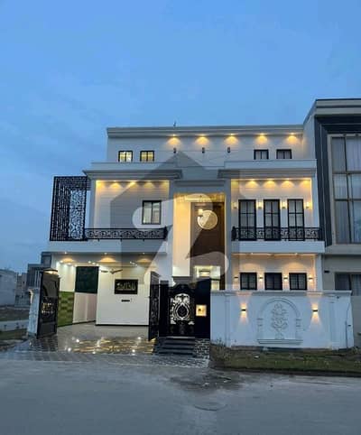 سٹی ہاؤسنگ سوسائٹی گوجرانوالہ میں 5 کمروں کا 12 مرلہ مکان 4.85 کروڑ میں برائے فروخت۔