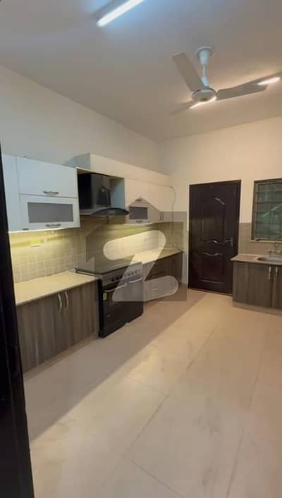 Gurond Floor 3 Bed Room Apartments For Rent in Askari 11