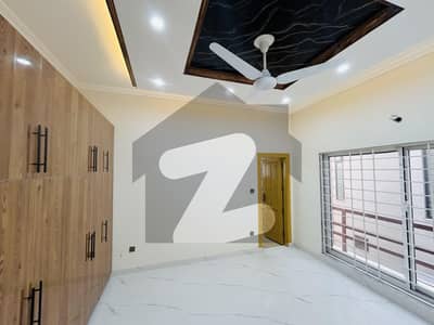 10 Marla BRAND NEW BEAUTIFUL HOUSE FOR RENT AVAILABLE