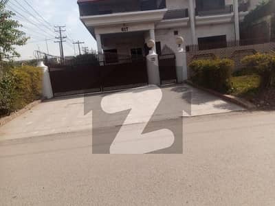 I-8 Beautiful Upper Portion For Rent.