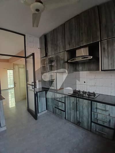 واپڈا ٹاؤن فیز 1 واپڈا ٹاؤن,لاہور میں 3 کمروں کا 1 کنال بالائی پورشن 90.0 ہزار میں کرایہ پر دستیاب ہے۔