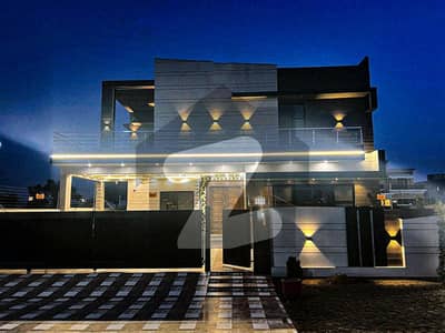 ڈی ایچ اے فیز 8 ڈیفنس (ڈی ایچ اے),لاہور میں 9 کمروں کا 1 کنال مکان 5.5 لاکھ میں کرایہ پر دستیاب ہے۔