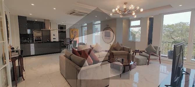 Brand New Luxurious 4 Beds Apartment Study Jacuzzi Bath