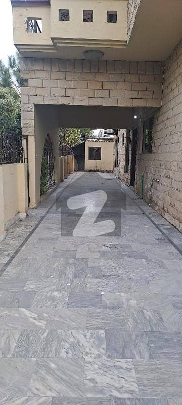 F-10/2 444 Square Yard Beautiful House With Extra Land