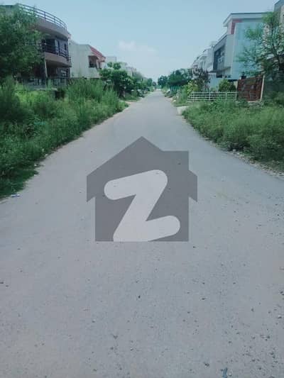 D12/2 40*80 Corner Plot For Sale