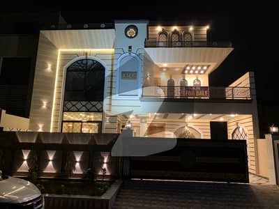 میڈیا ٹاؤن ۔ بلاک بی میڈیا ٹاؤن,راولپنڈی میں 10 مرلہ مکان 7.0 کروڑ میں برائے فروخت۔