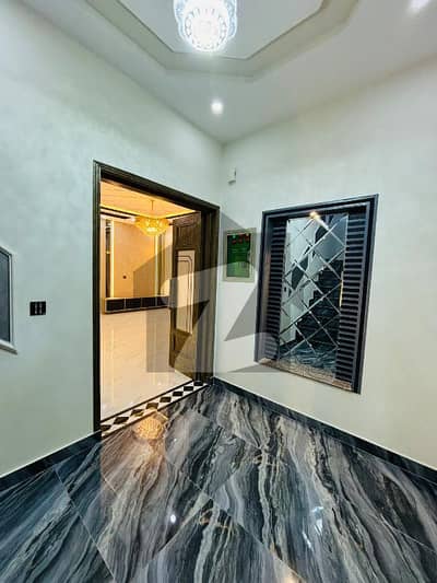 جوہر ٹاؤن فیز 1 جوہر ٹاؤن,لاہور میں 6 کمروں کا 1 کنال مکان 4.5 لاکھ میں کرایہ پر دستیاب ہے۔