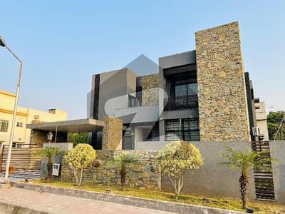 بحریہ ٹاؤن فیز 3 بحریہ ٹاؤن راولپنڈی,راولپنڈی میں 5 کمروں کا 1 کنال مکان 8.5 کروڑ میں برائے فروخت۔