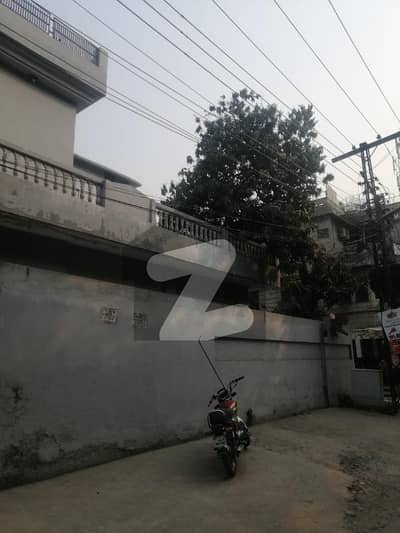 علامہ اقبال ٹاؤن ۔ راوی بلاک علامہ اقبال ٹاؤن,لاہور میں 4 کمروں کا 10 مرلہ مکان 3.65 کروڑ میں برائے فروخت۔