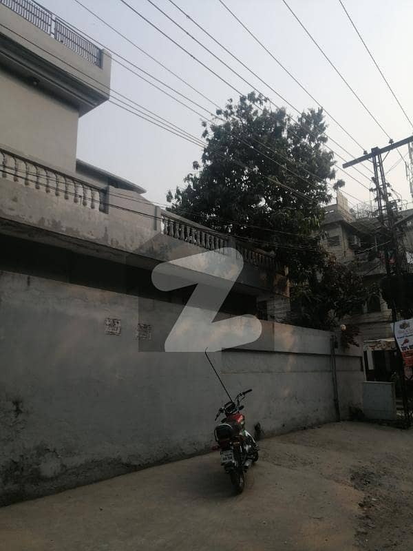 Spacious 10 Marla House Available For Sale In Allama Iqbal Town - Ravi Block Spacious 10 Marla House Available For Sale In Allama Iqbal Town - Ravi Block