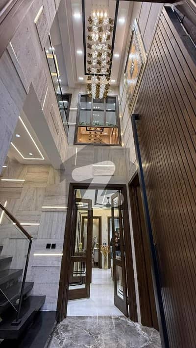 بحریہ ٹاؤن ۔ بابر بلاک بحریہ ٹاؤن سیکٹر A,بحریہ ٹاؤن,لاہور میں 4 کمروں کا 10 مرلہ مکان 3.6 کروڑ میں برائے فروخت۔