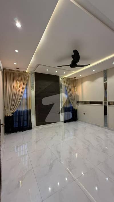 10 Marla House Available For Sale In Block DD Sector D Bahria Town Lahore