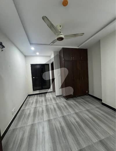 01 BEDROOM LUXURY UNFURNISHED APARTMENT AVAILABLE FOR RENT AT GULBERG GREEN ISLAMABAD