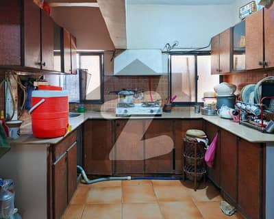 Sheraton square uni road