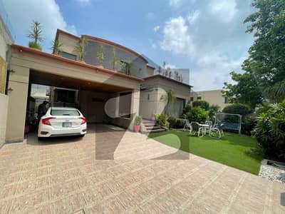 01 KANAL BEAUTIFUL HOUSE FOR RENT IN DHA PHASE 5 HOT LOCATION FACING PARK.