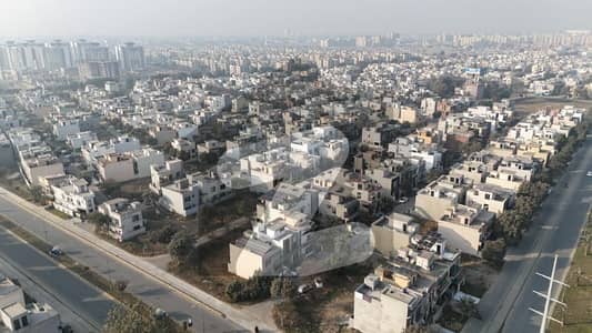 ڈی ایچ اے 9 ٹاؤن ۔ بلاک سی ڈی ایچ اے 9 ٹاؤن,ڈیفنس (ڈی ایچ اے),لاہور میں 5 مرلہ رہائشی پلاٹ 1.1 کروڑ میں برائے فروخت۔