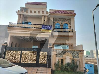 جیون سٹی ہاؤسنگ سکیم ساہیوال میں 5 کمروں کا 7 مرلہ مکان 2.6 کروڑ میں برائے فروخت۔