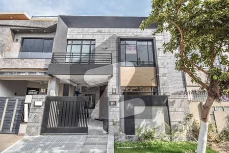 ڈی ایچ اے 9 ٹاؤن ڈیفنس (ڈی ایچ اے),لاہور میں 3 کمروں کا 5 مرلہ مکان 2.18 کروڑ میں برائے فروخت۔