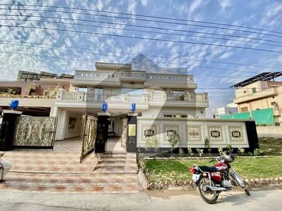 واپڈا ٹاؤن لاہور میں 6 کمروں کا 1 کنال مکان 9.5 کروڑ میں برائے فروخت۔