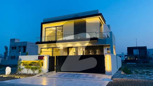 ڈی ایچ اے فیز 7 - بلاک یو فیز 7,ڈیفنس (ڈی ایچ اے),لاہور میں 4 کمروں کا 10 مرلہ مکان 5.99 کروڑ میں برائے فروخت۔