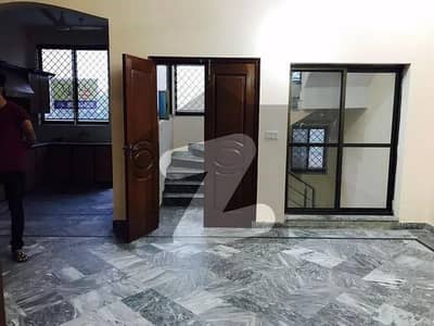 5 MARLA BEAUTIFUL HOUSE FOR RENT AT THE HOT LOCATION OF JOHAR TOWN NEAR EMPORIUM