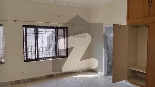 ایف ۔ 10 اسلام آباد میں 5 کمروں کا 1 کنال مکان 4.0 لاکھ میں کرایہ پر دستیاب ہے۔