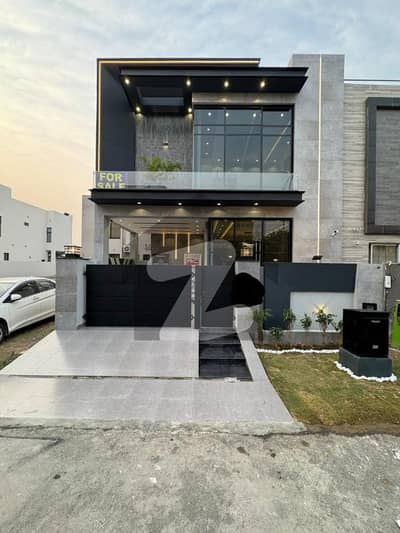 ڈی ایچ اے 9 ٹاؤن ڈیفنس (ڈی ایچ اے),لاہور میں 3 کمروں کا 5 مرلہ مکان 2.2 کروڑ میں برائے فروخت۔