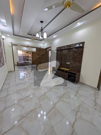 گلبرگ ریزیڈنشیا گلبرگ,اسلام آباد میں 5 کمروں کا 7 مرلہ مکان 1.25 لاکھ میں کرایہ پر دستیاب ہے۔