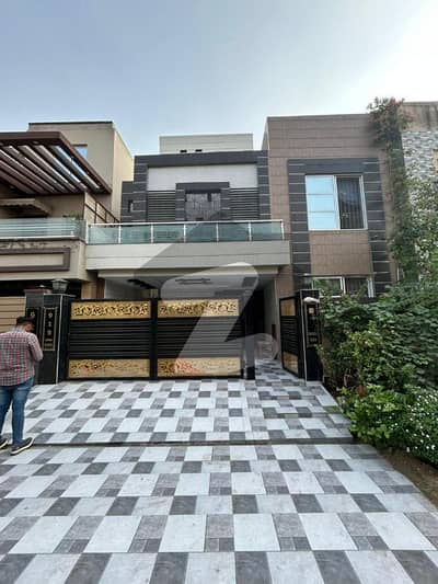 8 Marla Prime Location House For sale in the Heart of Bahria Town 8 Marla Prime Location House For sale in the Heart of Bahria Town