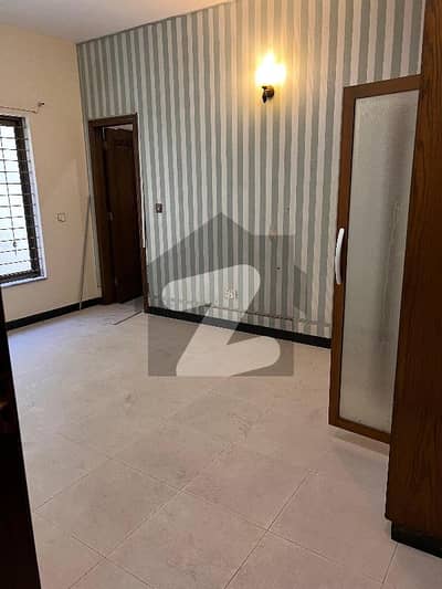 ای ایم ای سوسائٹی لاہور میں 3 کمروں کا 5 مرلہ مکان 85.0 ہزار میں کرایہ پر دستیاب ہے۔