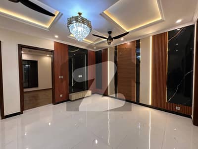 لیک سٹی رائیونڈ روڈ,لاہور میں 4 کمروں کا 5 مرلہ مکان 2.9 کروڑ میں برائے فروخت۔